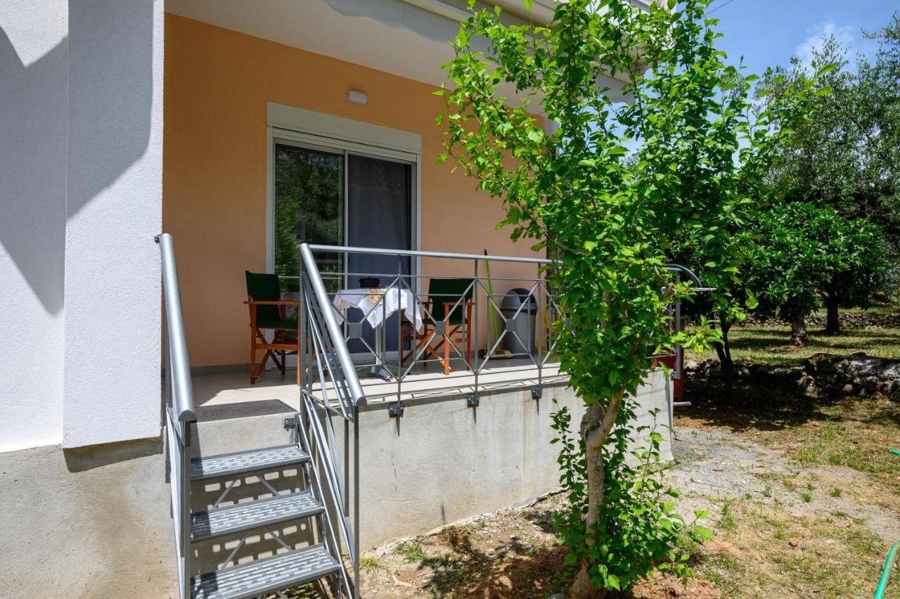 Chic Apartment In Nature, 5-Min Walk To The Beach Kalamata Esterno foto